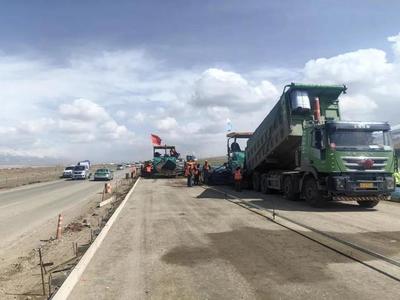青海湖旅游專(zhuān)用公路(I期)路面工程正加緊施工