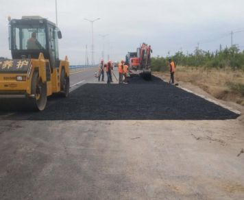 【交通動態(tài)100期】抓養(yǎng)護、保暢通、促安全-吳忠市交通運輸局開展路面病害搶修工作