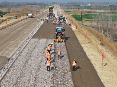 正進行連續(xù)梁懸臂掛籃施工!跨京臺高速大橋預計今年9月合龍