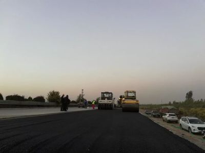 河北高速公路路面下面層瀝青試驗段鋪筑完成
