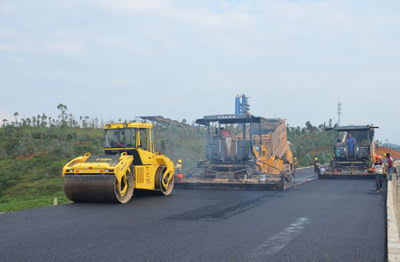 平文高速公路瀝青路面試驗(yàn)段順利通過驗(yàn)收，中鐵二十三局三公司穩(wěn)步推進(jìn)路橋附屬工程